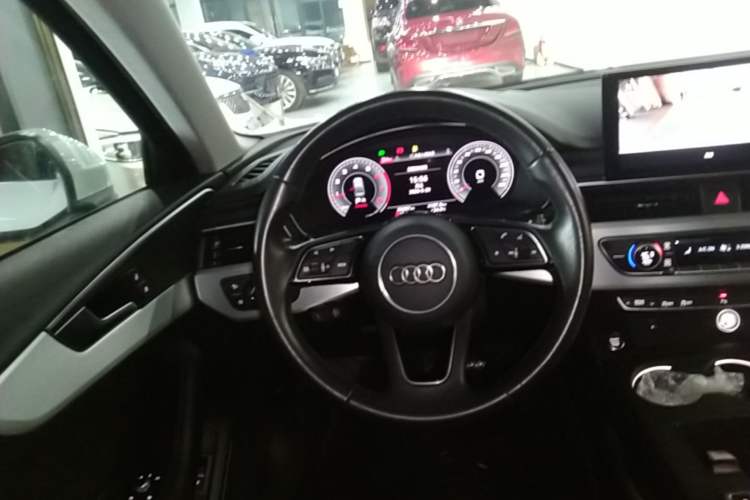 Used Audi A4L 2022 40 TFSI Luxury Dynamic Model Steering Wheel