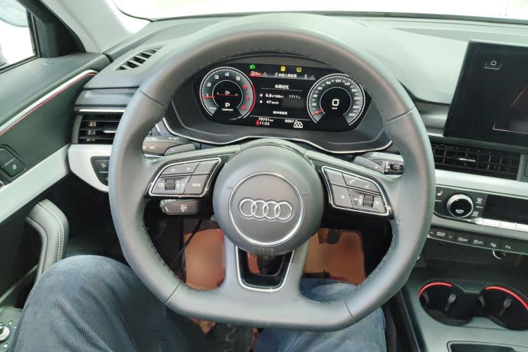 Used Audi A4L 2022 40 TFSI Luxury Dynamic Model Steering Wheel