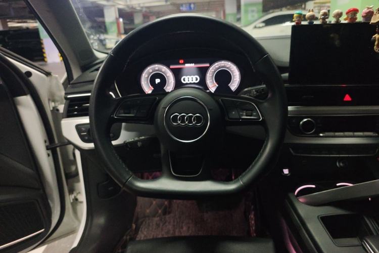Used Audi A4L 2022 40 TFSI Luxury Dynamic Model Steering Wheel