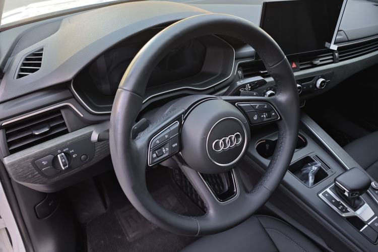 Used Audi A4L 2022 40 TFSI Stylish and Elegant Edition Steering Wheel