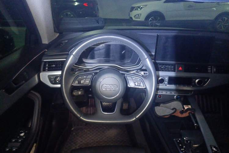 Used Audi A4L 2022 40 TFSI Luxury Dynamic Model Steering Wheel