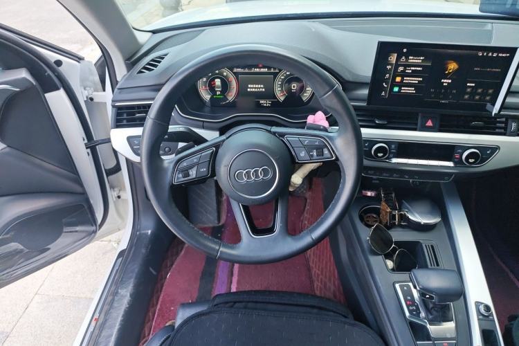 Used Audi A4L 2022 40 TFSI Luxury Dynamic Model Steering Wheel