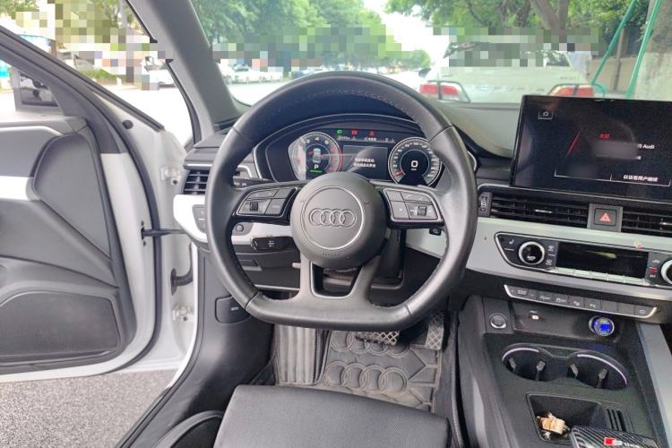 Used Audi A4L 2022 40 TFSI Luxury Dynamic Model Steering Wheel