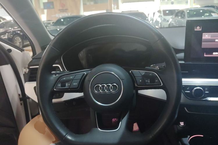 Used Audi A4L 2022 40 TFSI Luxury Dynamic Model Steering Wheel