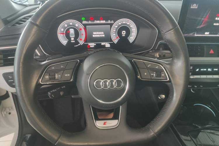 Used Audi A4L 2022 40 TFSI Luxury Dynamic Model Steering Wheel