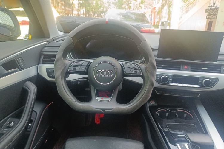 Used Audi A4L 2022 40 TFSI Luxury Dynamic Model Steering Wheel