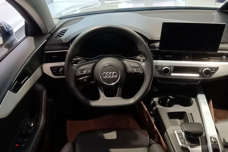 Used Audi A4L 2022 40 TFSI Luxury Dynamic Model Steering Wheel
