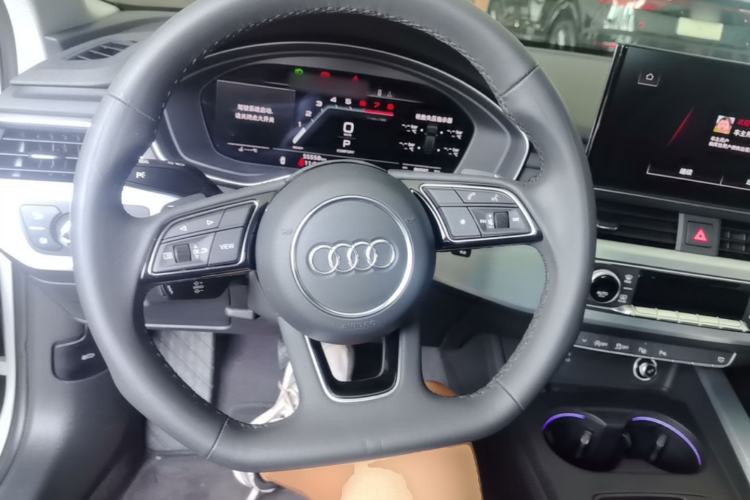 Used Audi A4L 2022 40 TFSI Luxury Dynamic Model Steering Wheel
