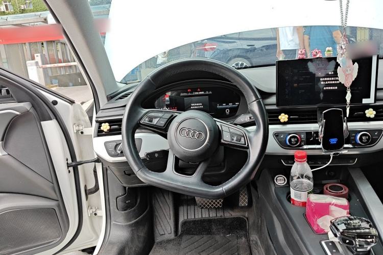 Used Audi A4L 2022 40 TFSI Luxury Dynamic Model Steering Wheel