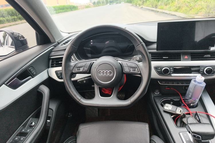 Used Audi A4L 2022 40 TFSI Luxury Dynamic Model Steering Wheel