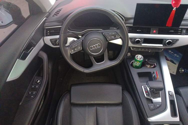 Used Audi A4L 2022 40 TFSI Luxury Dynamic Model Steering Wheel