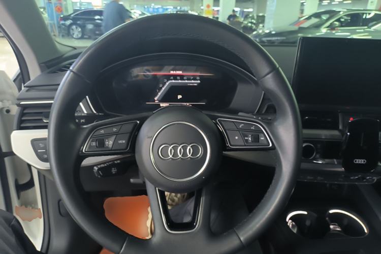Used Audi A4L 2022 40 TFSI Fashion Dynamic Model Steering Wheel