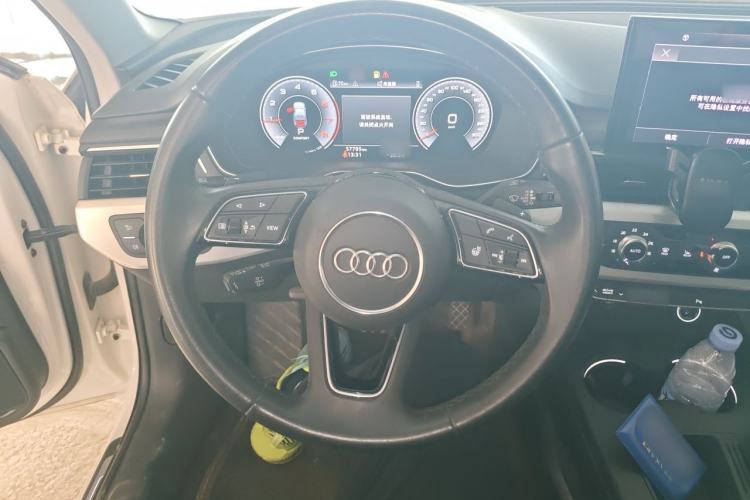Used Audi A4L 2022 40 TFSI Fashion Dynamic Model Steering Wheel