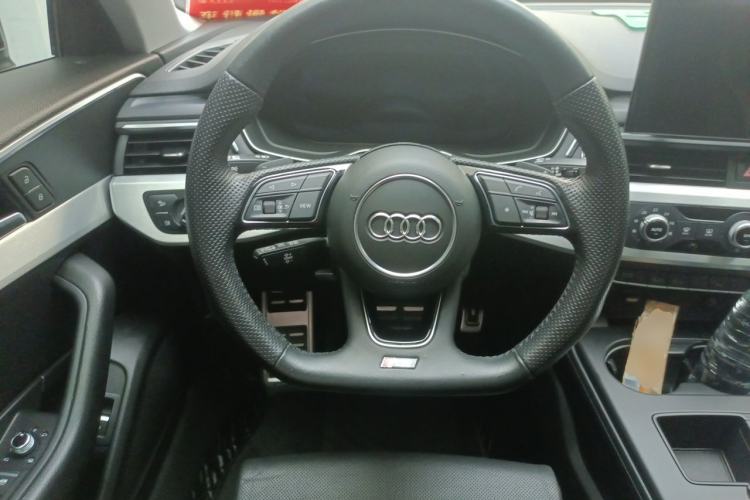 Used Audi A4L 2022 40 TFSI Fashion Dynamic Model Steering Wheel