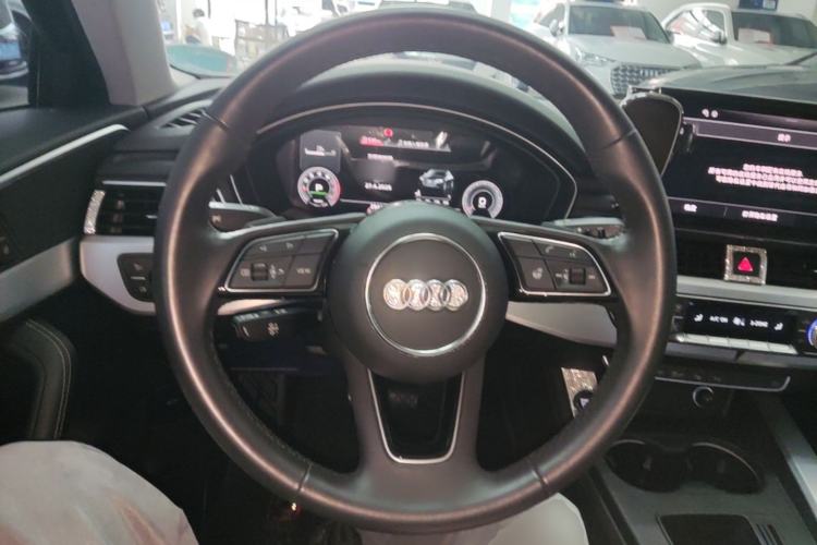Used Audi A4L 2022 40 TFSI Luxury Dynamic Model Steering Wheel