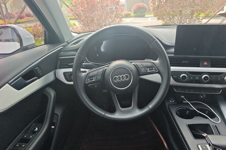Used Audi A4L 2022 40 TFSI Fashion Dynamic Model Steering Wheel