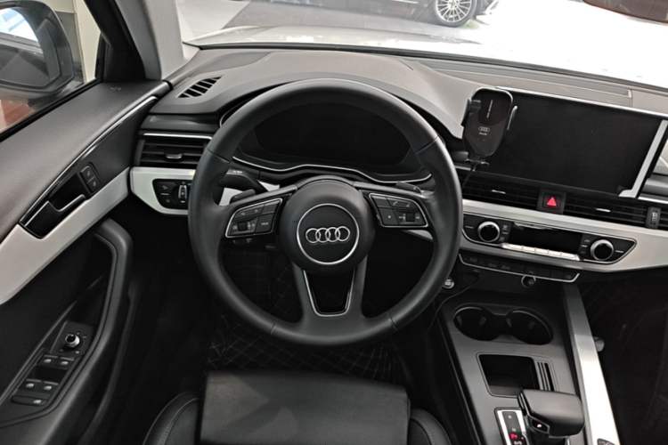 Used Audi A4L 2022 40 TFSI Fashion Dynamic Model Steering Wheel