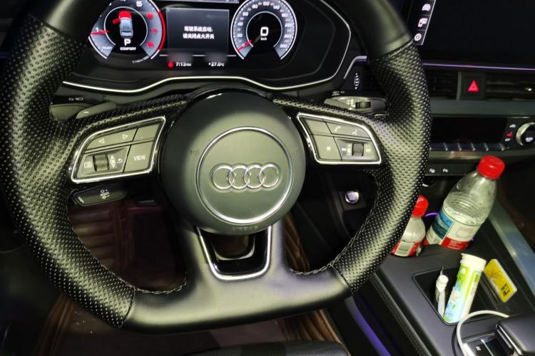 Used Audi A4L 2022 40 TFSI Luxury Dynamic Model Steering Wheel