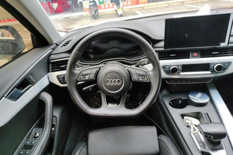Used Audi A4L 2022 40 TFSI Luxury Dynamic Model Steering Wheel