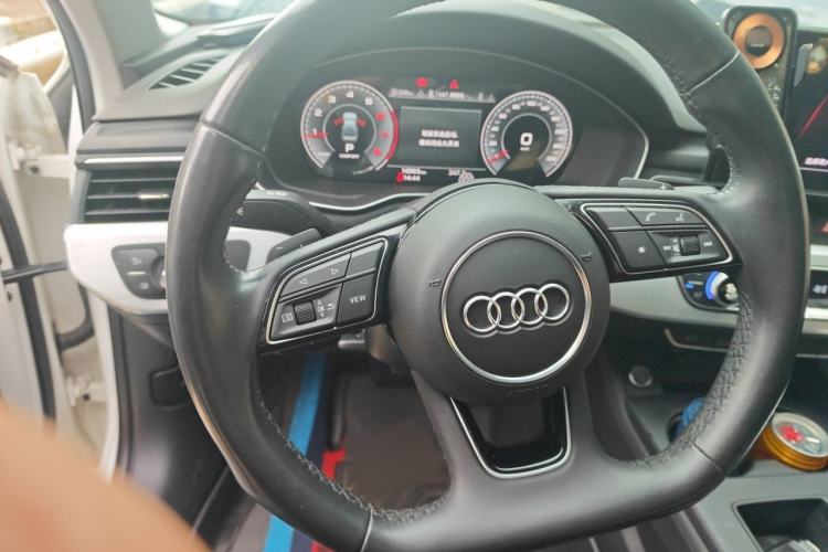 Used Audi A4L 2022 40 TFSI Luxury Dynamic Model Steering Wheel