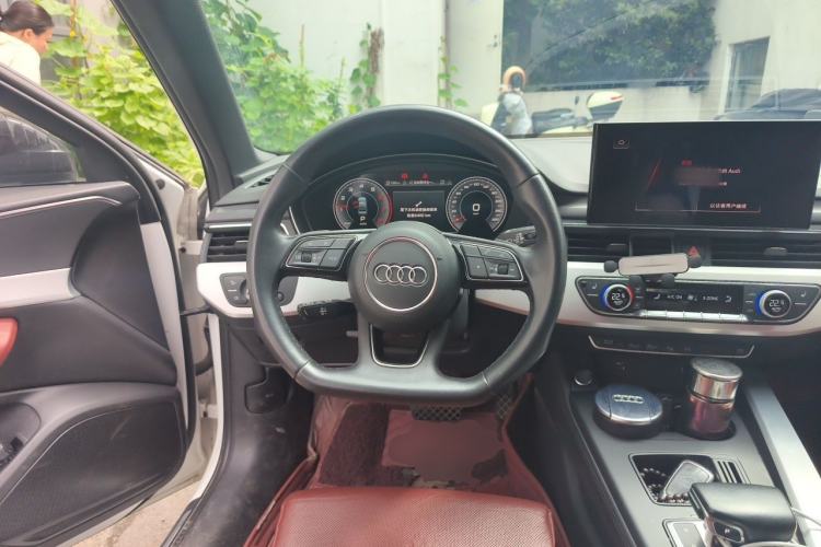 Used Audi A4L 2022 40 TFSI Luxury Dynamic Model Steering Wheel