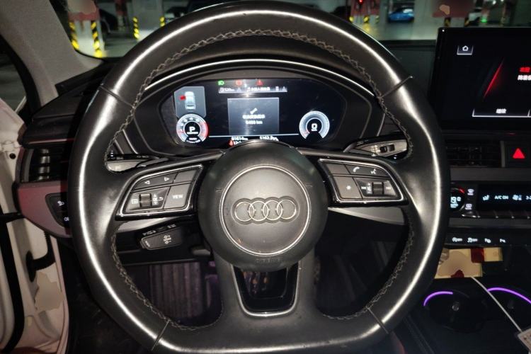 Used Audi A4L 2022 40 TFSI Luxury Dynamic Model Steering Wheel