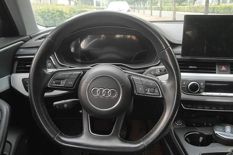 Used Audi A4L 2022 40 TFSI Luxury Dynamic Model Steering Wheel