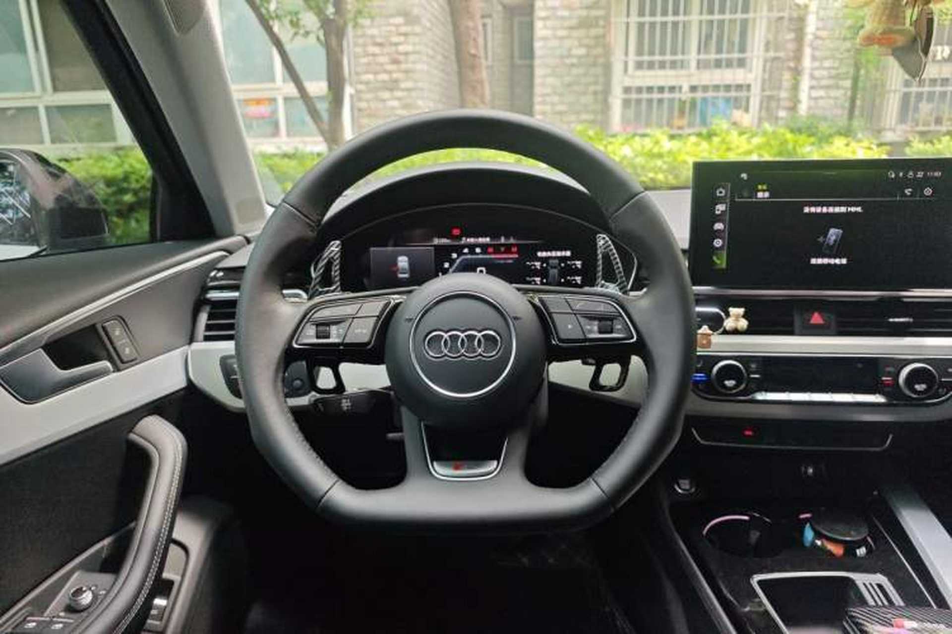 Used Audi A4L 2022 40 TFSI Luxury Dynamic Model Steering Wheel