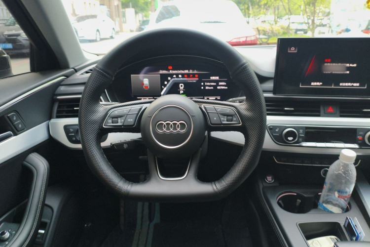 Used Audi A4L 2022 40 TFSI Luxury Dynamic Model Steering Wheel