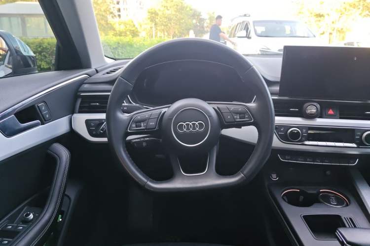 Used Audi A4L 2022 40 TFSI Luxury Dynamic Model Steering Wheel
