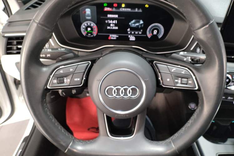Used Audi A4L 2022 40 TFSI Luxury Dynamic Model Steering Wheel