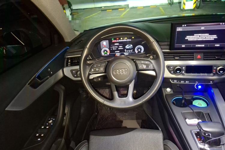 Used Audi A4L 2022 40 TFSI Luxury Dynamic Model Steering Wheel