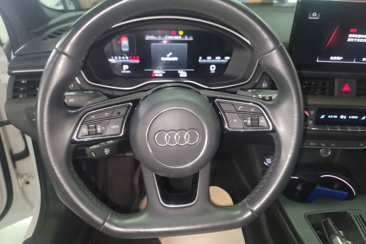 Used Audi A4L 2022 40 TFSI Luxury Dynamic Model Steering Wheel
