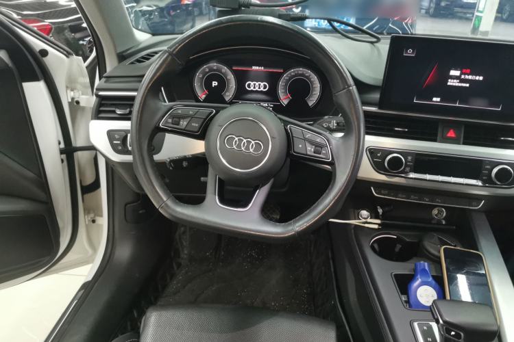 Used Audi A4L 2022 40 TFSI Luxury Dynamic Model Steering Wheel