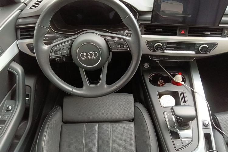 Used Audi A4L 2022 40 TFSI Luxury Dynamic Model Steering Wheel