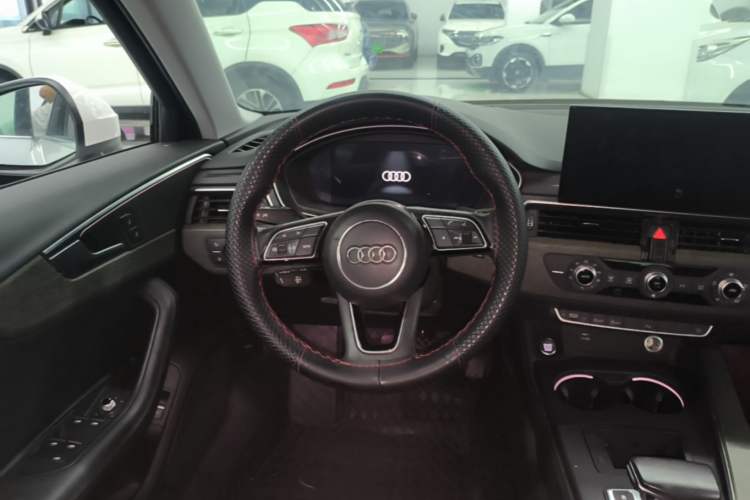 Used Audi A4L 2022 40 TFSI Stylish and Elegant Edition Steering Wheel