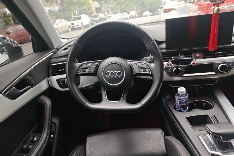 Used Audi A4L 2022 40 TFSI Luxury Dynamic Model Steering Wheel