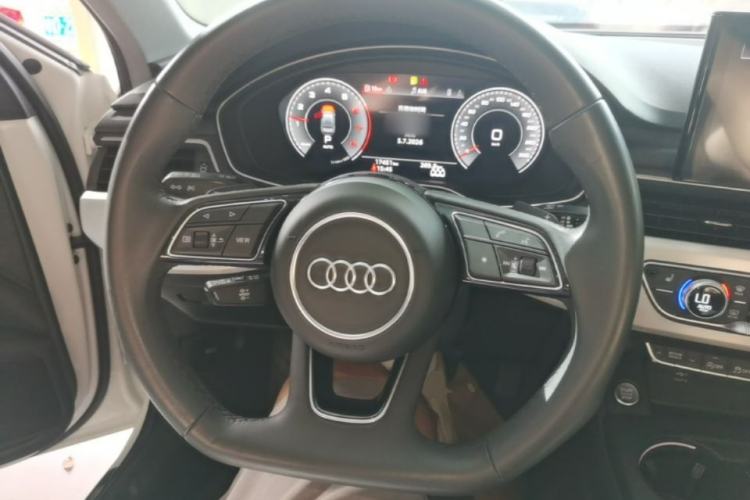 Used Audi A4L 2022 40 TFSI Luxury Dynamic Model Steering Wheel