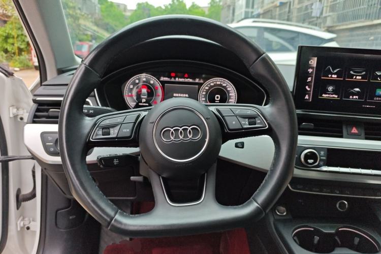 Used Audi A4L 2022 40 TFSI Luxury Dynamic Model Steering Wheel