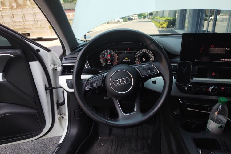 Used Audi A4L 2022 40 TFSI Fashion Dynamic Model Steering Wheel
