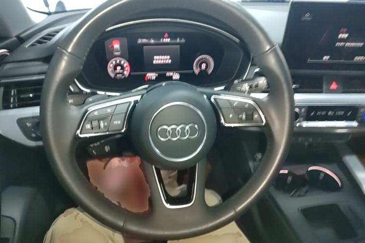 Used Audi A4L 2022 40 TFSI Luxury Dynamic Model Steering Wheel