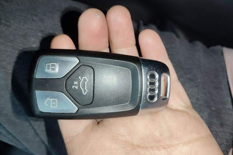 Used Audi A4L 2022 40 TFSI Fashion Dynamic Model Vehicle Key