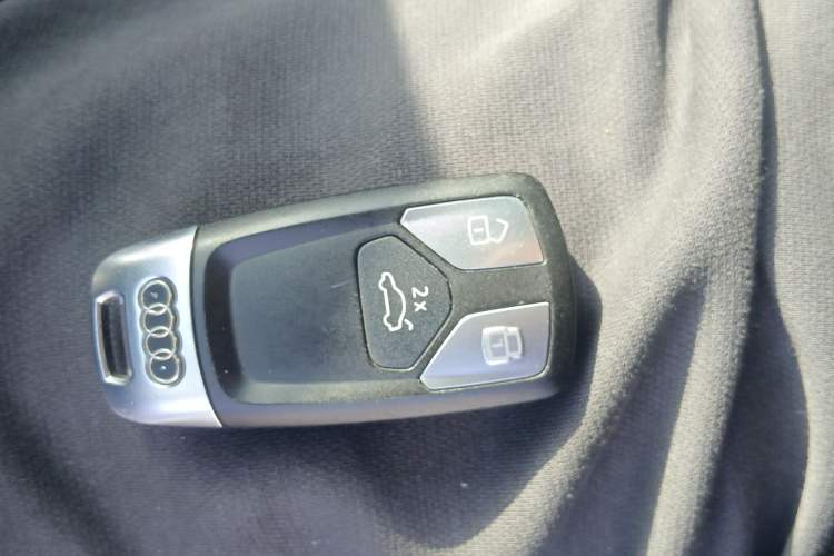 Used Audi A4L 2022 40 TFSI Fashion Dynamic Model Vehicle Key