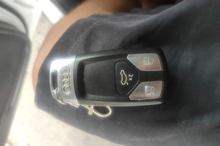 Used Audi A4L 2022 40 TFSI Luxury Dynamic Model Vehicle Key