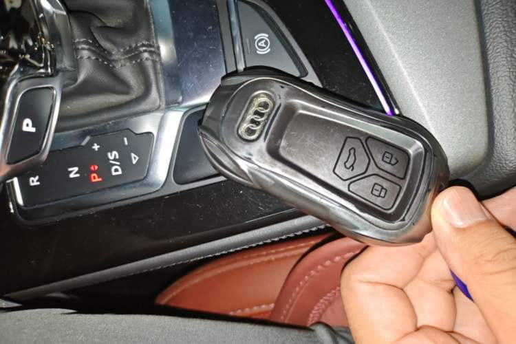 Used Audi A4L 2022 40 TFSI Luxury Dynamic Model Vehicle Key