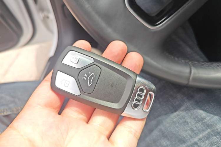Used Audi A4L 2022 40 TFSI Luxury Prestige Edition Vehicle Key