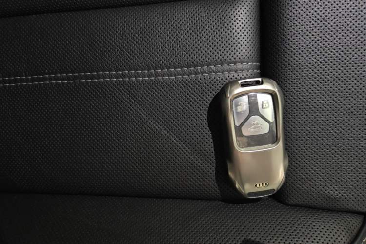 Used Audi A4L 2022 40 TFSI Luxury Dynamic Model Vehicle Key