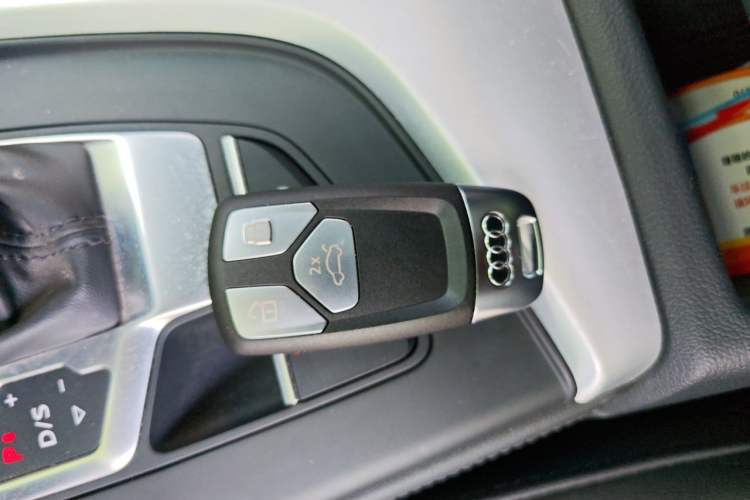 Used Audi A4L 2022 40 TFSI Luxury Dynamic Model Vehicle Key