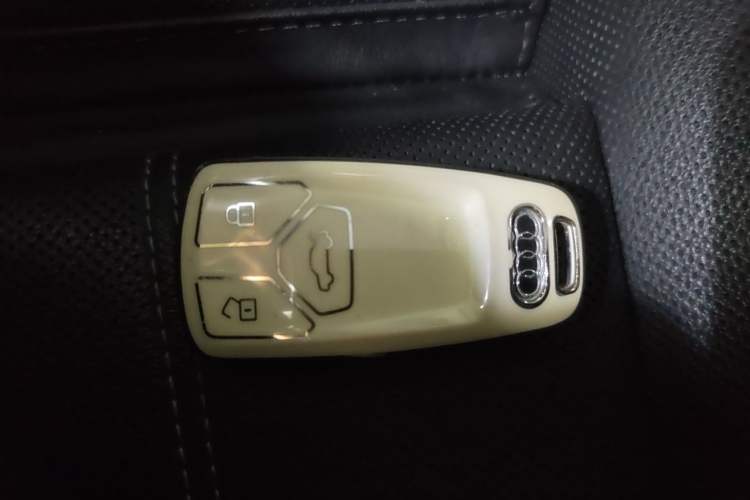 Used Audi A4L 2022 40 TFSI Luxury Dynamic Model Vehicle Key