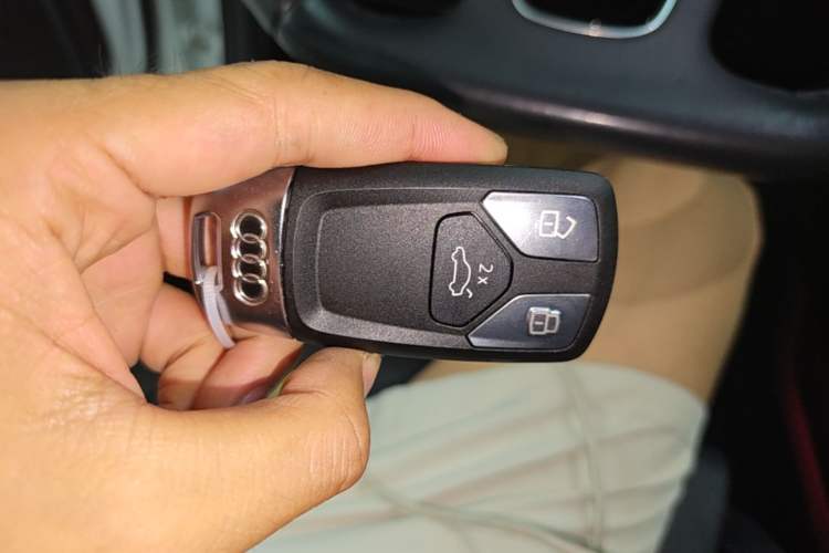 Used Audi A4L 2022 40 TFSI Luxury Dynamic Model Vehicle Key